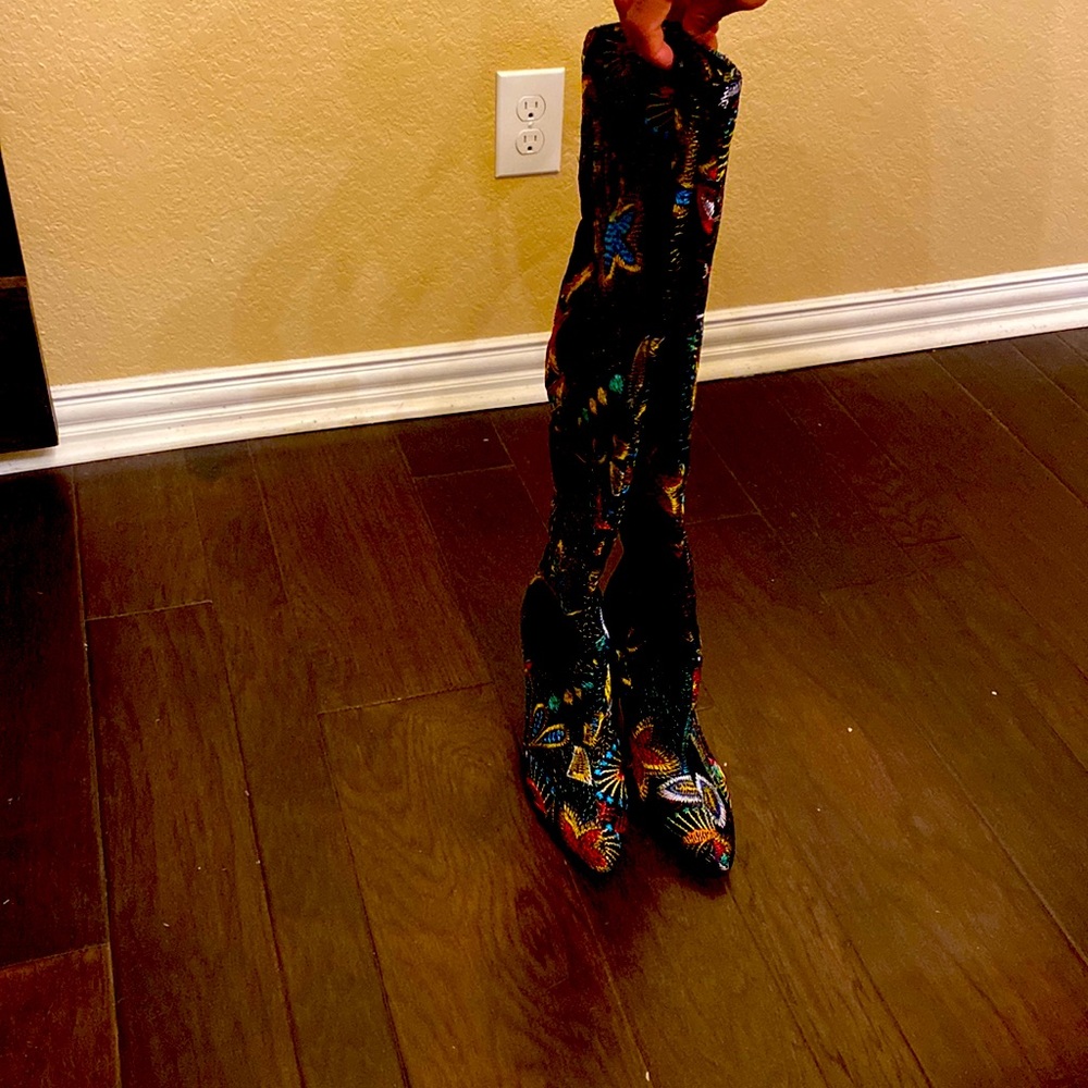 size 10.. fashion nova